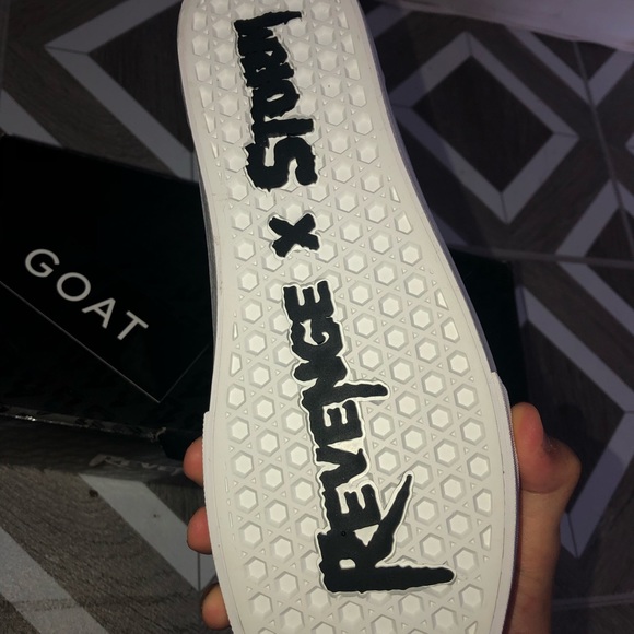 Reveng storms  reflective. Ds size 9 - Picture 2 of 4